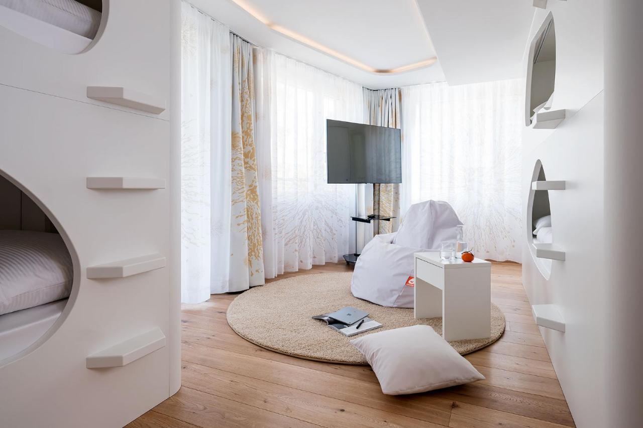 Neuro Campus Hotel Vitznau Bagian luar foto
